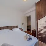 アパート 2 Bedroom Beautiful In Žuljana